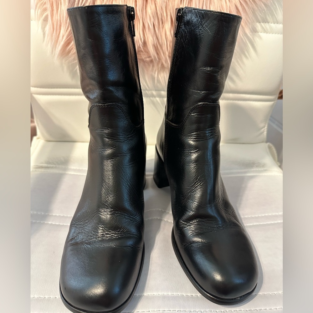 Donald Pliner booties